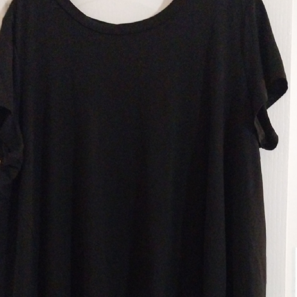 Classic Black Short Sleeve Tee W Black And White Patterned Underlay. Back Drape
